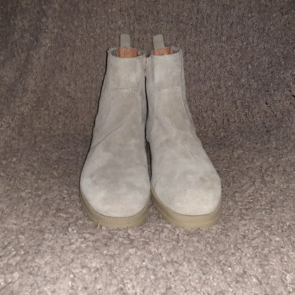 LUCKY BRAND-Hazyl-Tan/Beige Suede-Lug Sole Ankle Boots-Sz 9.5-Excellent - Picture 3 of 8